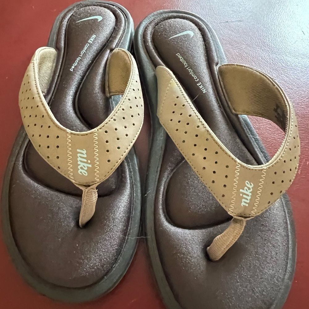 Nike Dark Brown and Tan Comfort Sandals ladies size 8